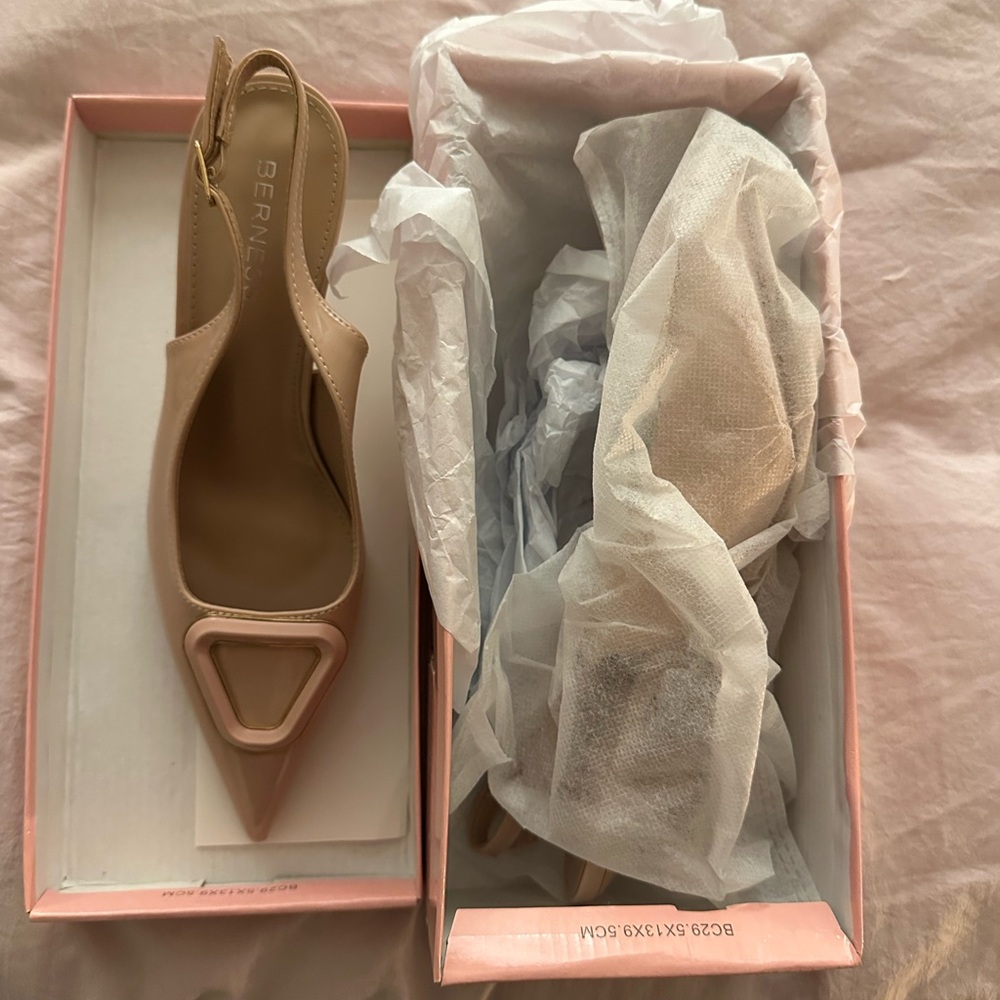 Berness Ceira Patent Slingback Kitten Heels